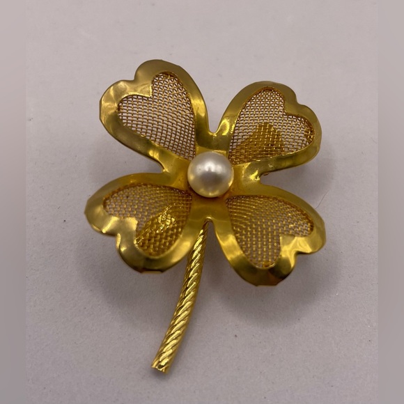 3 for $30 Vintage Gold Tone Four Leaf Clover Brooch Pin with Faux Pearl Center - Picture 4 of 5